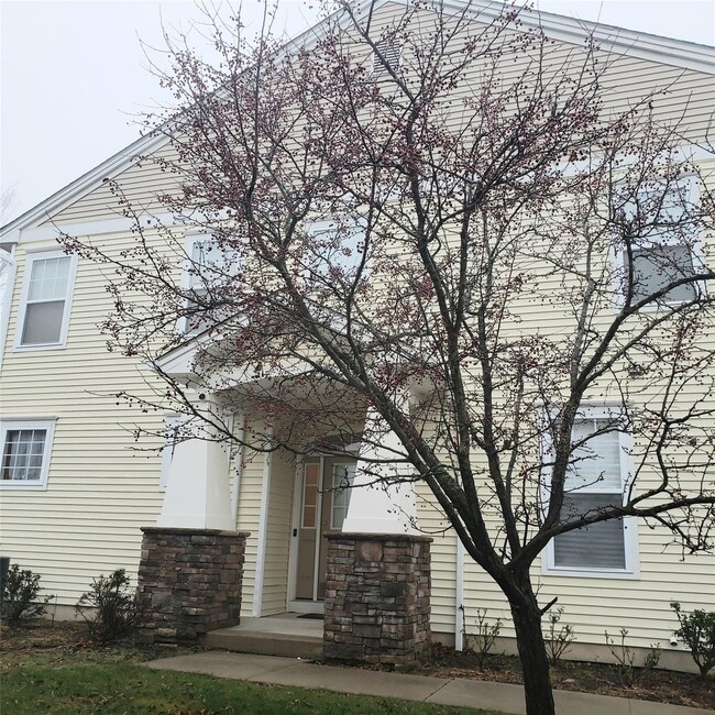 12 Avoncroft Lane in Middletown, NY - Foto de edificio - Building Photo