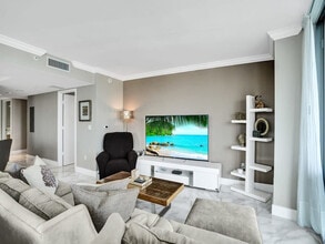 2602 E Hallandale Beach Blvd in Hallandale Beach, FL - Building Photo - Building Photo