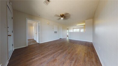 1509 Hollow Hill Dr in Bryan, TX - Foto de edificio - Building Photo