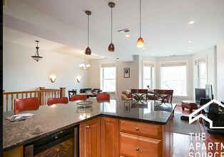 665 W Cornelia Ave, Unit 3 in Chicago, IL - Foto de edificio - Building Photo