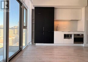 33 Helendale Ave in Toronto, ON - Building Photo