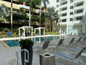 18800 NE 29th Ave, Unit 4 in Miami, FL - Building Photo - Building Photo