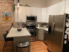 1851 N Milwaukee Ave, Unit Unit 2n in Chicago, IL - Foto de edificio - Building Photo