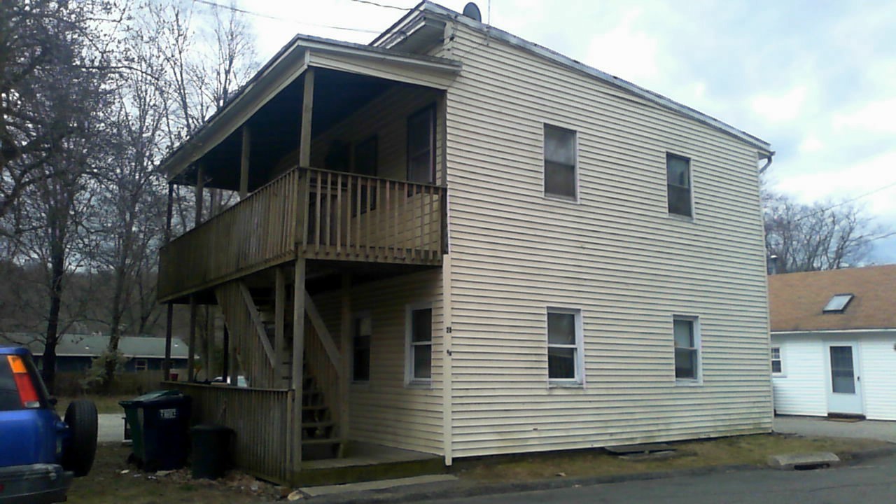 24 Argonne Ter in Seymour, CT - Building Photo