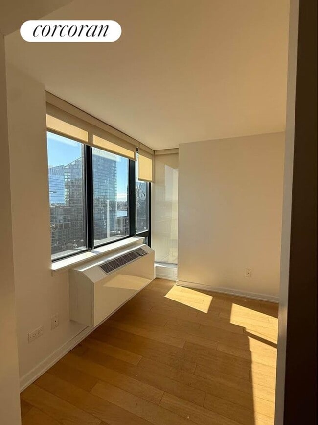 75 W End Ave in New York, NY - Building Photo - Building Photo