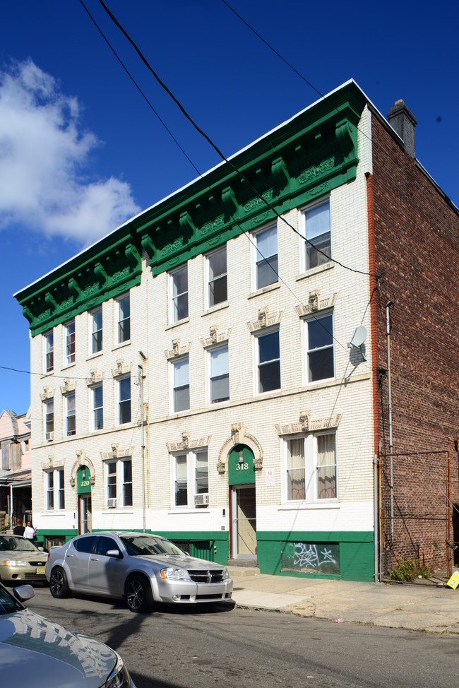 318-320 Forrest St in Jersey City, NJ - Building Photo - Building Photo