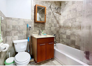 7117 162nd St, Unit 1F in Fresh Meadows, NY - Building Photo - Building Photo