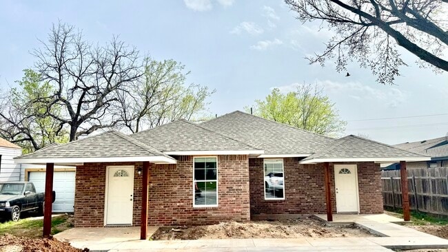 property at 1614 SW C Ave
