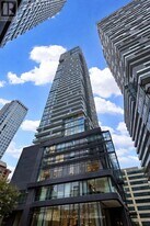 39 Roehampton Ave in Toronto, ON - Building Photo