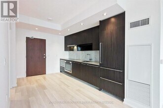 117-1117 McMahon Dr in Toronto, ON - Building Photo - Building Photo