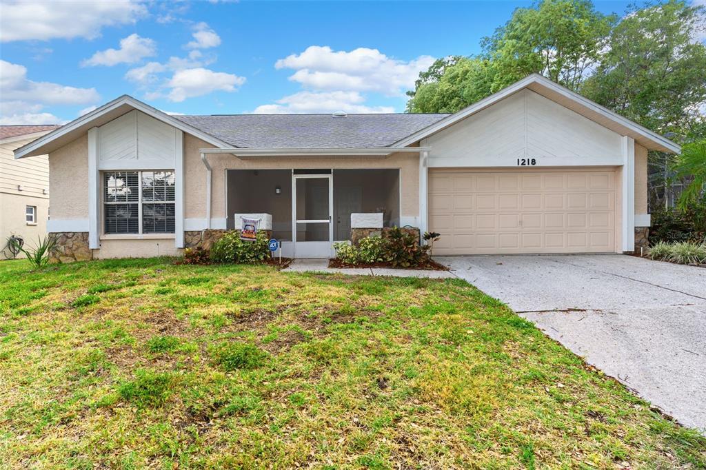 1218 Gillespie Dr N in Palm Harbor, FL - Building Photo