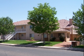 692 N 2720 E in Saint George, UT - Foto de edificio