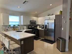 112 Gables Blvd in Weston, FL - Building Photo - Building Photo