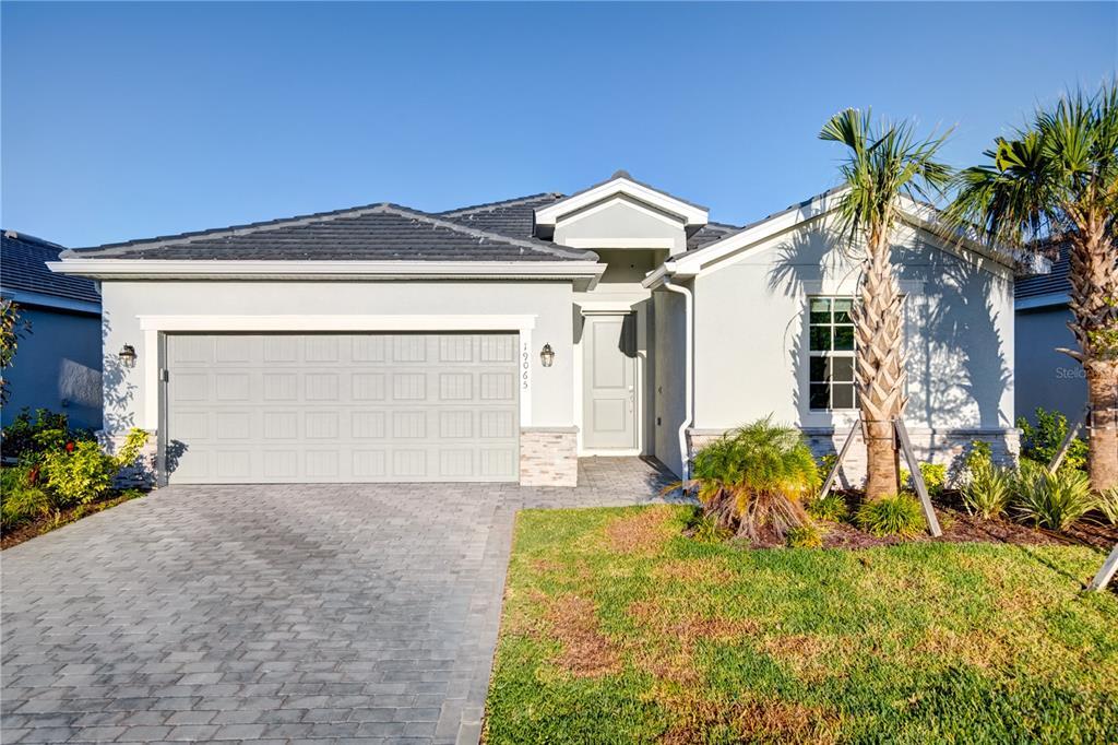 19065 Cabernet Ct in Venice, FL - Building Photo
