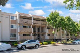 400 Ortega Ave in Mountain View, CA - Building Photo