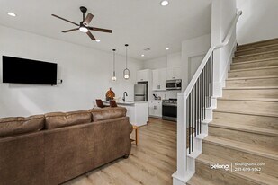 203 Danna Ln, Unit D in Houston, TX - Building Photo