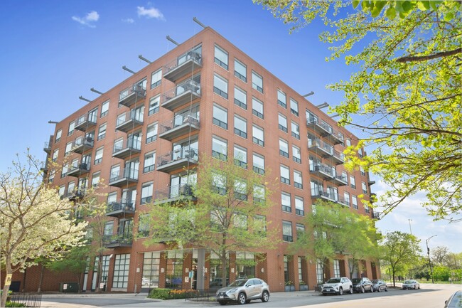 property at 859 W Erie St