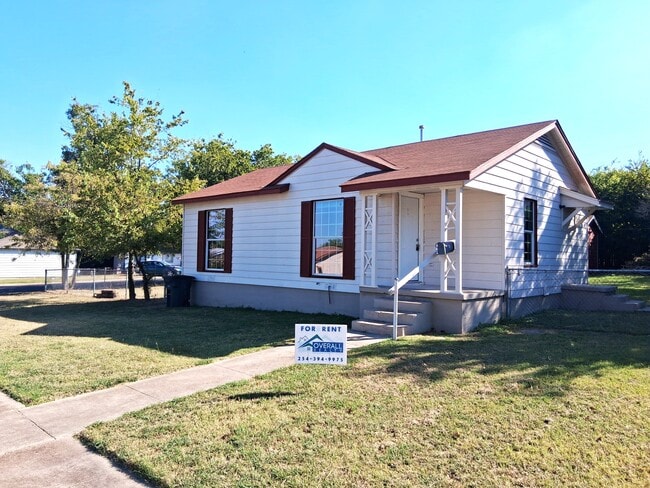 property at 902 Evetts Rd