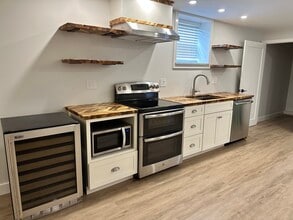 10 Hillside Ave, Unit B in Providence, RI - Building Photo - Building Photo