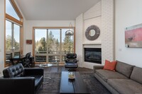 3202 NW Underhill Pl in Bend, OR - Foto de edificio - Building Photo