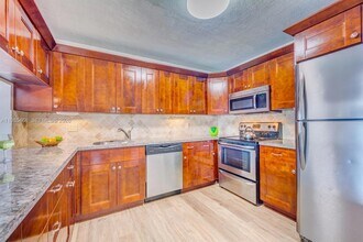 1960 Bayberry Dr in Pembroke Pines, FL - Building Photo - Building Photo