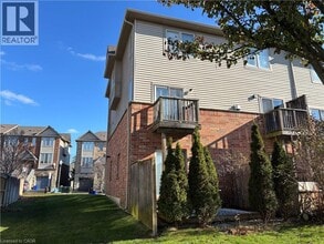 15 Chapman Ln in Hamilton, ON - Building Photo - Building Photo