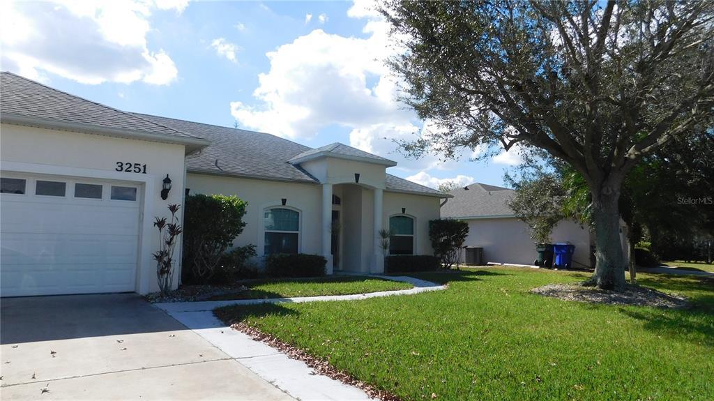 3251 Countryside View Dr in St. Cloud, FL - Foto de edificio