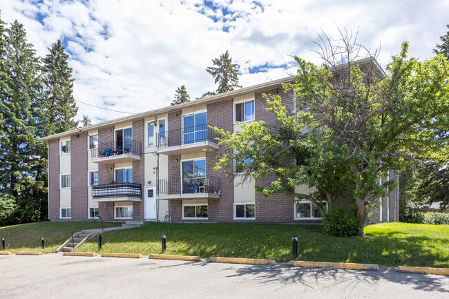 Pinnacle Ridge Apartments in Red Deer, AB - Building Photo - Building Photo