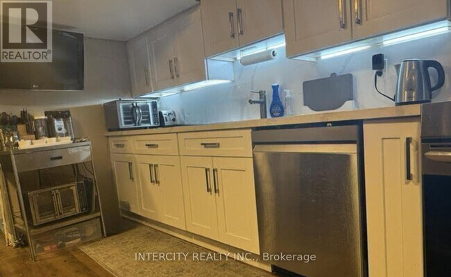 222 Combe Ave in Toronto, ON - Building Photo - Building Photo