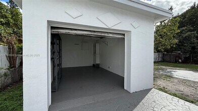 206 NE 2nd Ave in Hallandale Beach, FL - Building Photo - Building Photo