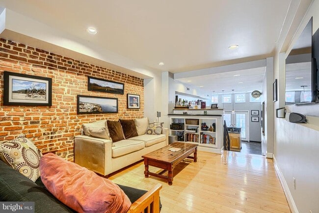 property at 542 E Clement St