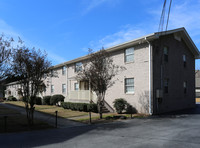 Peachtree Hills Court Apartments in Atlanta, GA - Foto de edificio - Building Photo