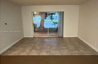 7640 Westwood Dr in Tamarac, FL - Building Photo - Building Photo