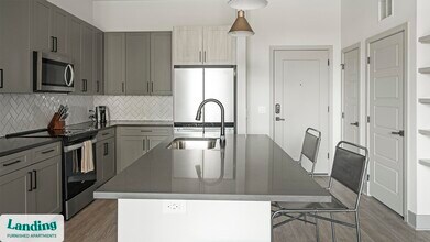 640 21st Ave N, Unit 120 in Nashville, TN - Foto de edificio - Building Photo