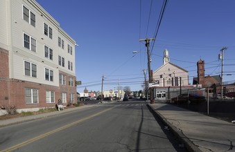 Auburn Apartments in Haverhill, MA - Building Photo - Building Photo