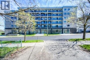 275 Larch St in Waterloo, ON - Building Photo