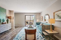 Building Photo - BayVue Apartments in Tampa, Florida