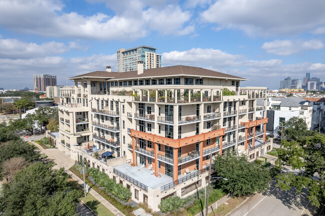 IL Palazzo in Houston, TX - Foto de edificio - Building Photo