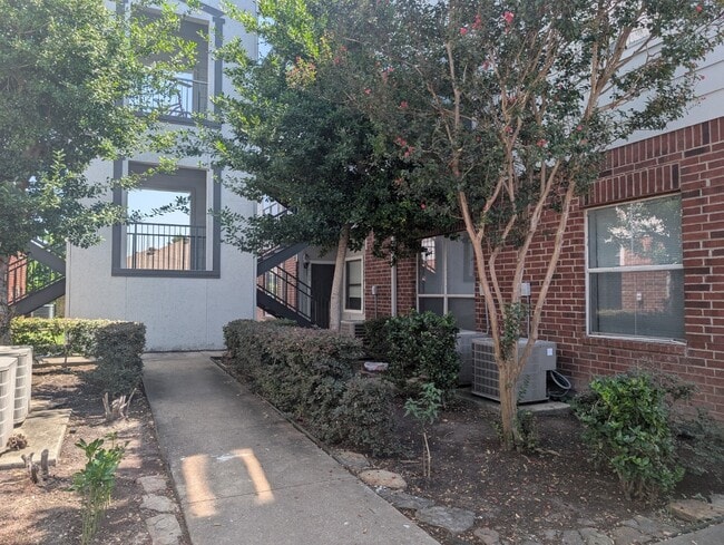 6289 Wilcrest Dr in Houston, TX - Building Photo - Building Photo