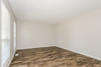 1010 Dewayne Dr in Florissant, MO - Building Photo - Building Photo