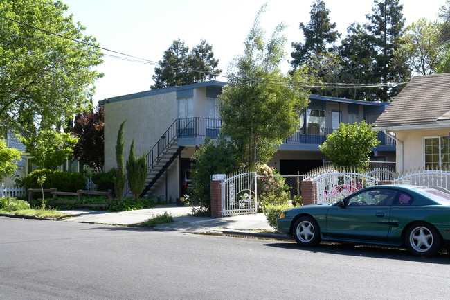 430 Cedar St in Redwood City, CA - Foto de edificio - Building Photo