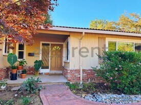 500 Malaga Way in Pleasant Hill, CA - Building Photo