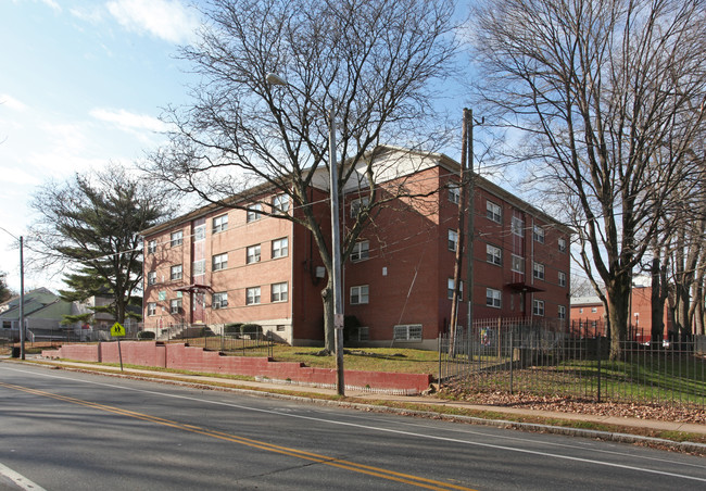 Barbour Garden Apartments in Hartford, CT - Foto de edificio - Building Photo