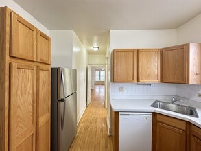 2010 W Grace St, Unit J06W in Chicago, IL - Building Photo - Building Photo