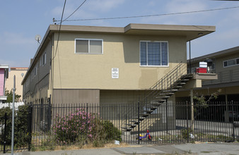 1071 81st Ave in Oakland, CA - Foto de edificio - Building Photo