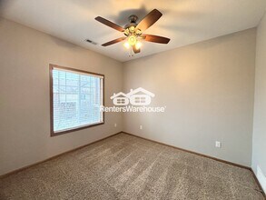 2000 Meadow Ct, Unit 512 in Des Moines, IA - Building Photo - Building Photo