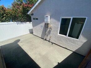 6164 Tampa Ave in Tarzana, CA - Building Photo - Building Photo