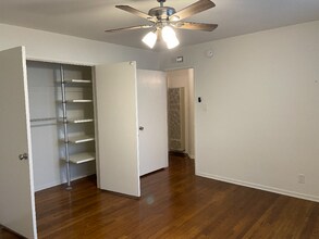 1122 S Clark Dr in Los Angeles, CA - Building Photo - Building Photo