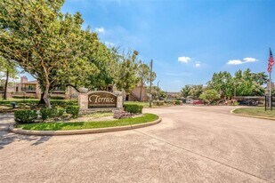 10555 Turtlewood Ct in Houston, TX - Building Photo