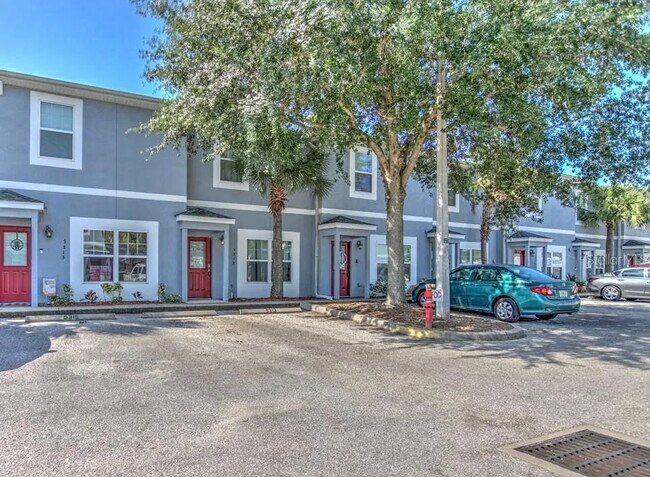 property at 5313 Terraza Ct